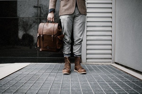 Comment voyager seul : Guide du débutant pour les femmes et les hommes